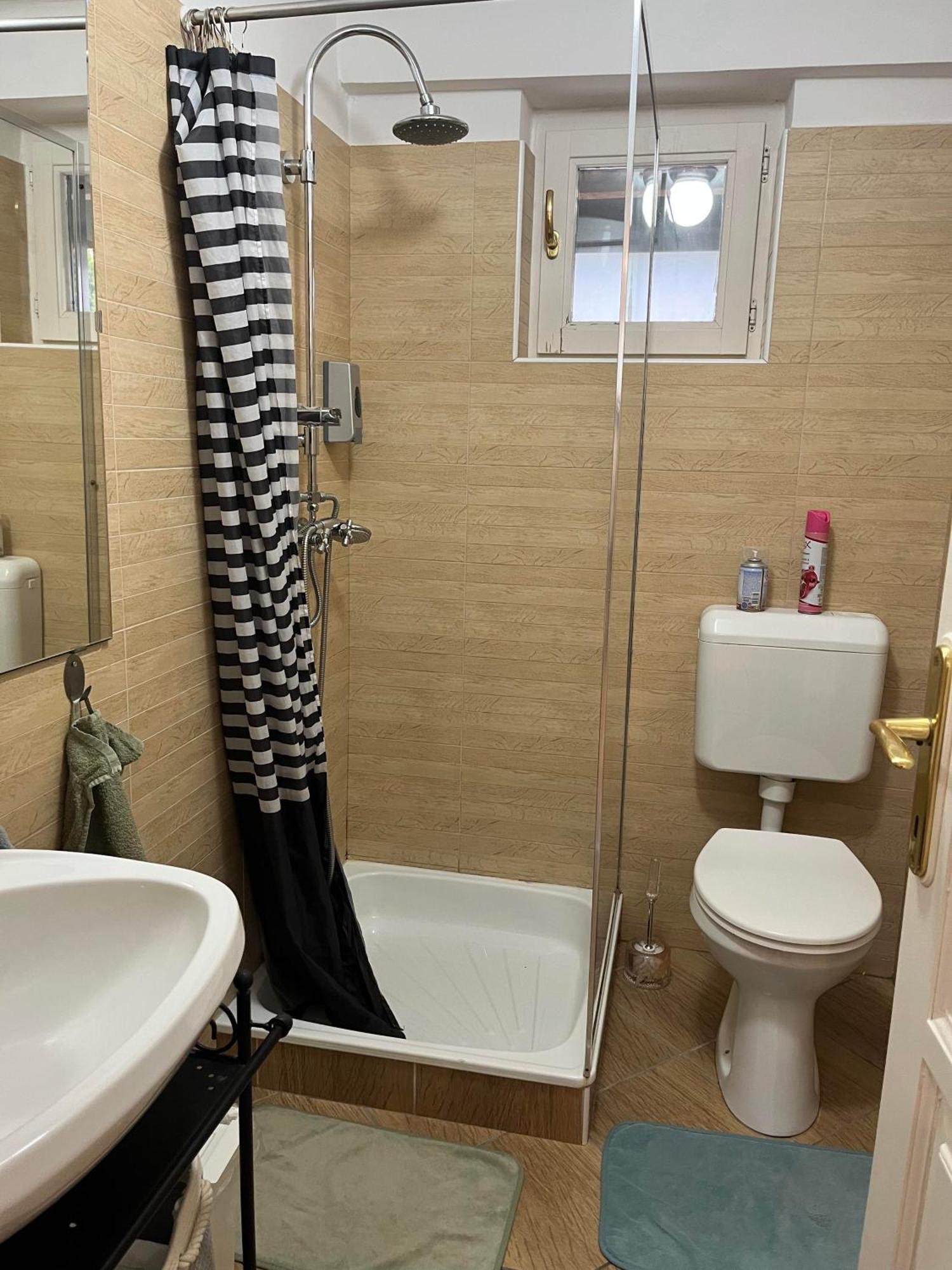 Idill Apartmanhaz B&B Tiszafured Exterior photo